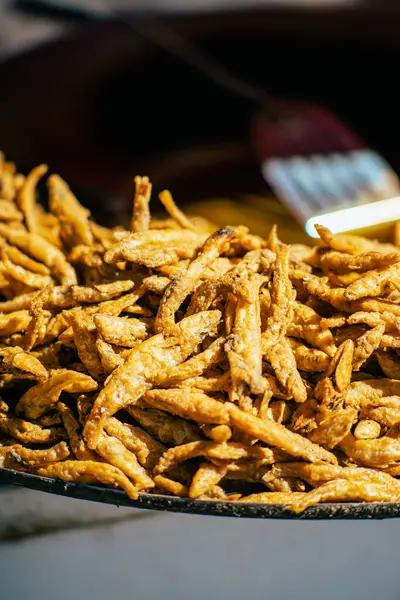 Een Verticaal Close Shot Van Frites — Stockfoto