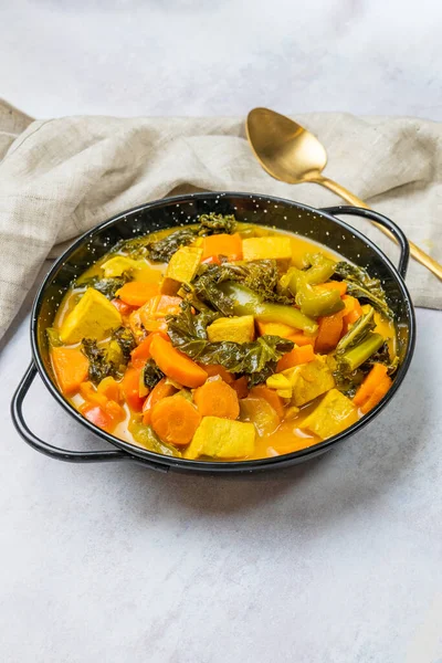 Tofu Kale Carrot Soup Shallow Pan Located Light Gray Background — Stock Photo, Image