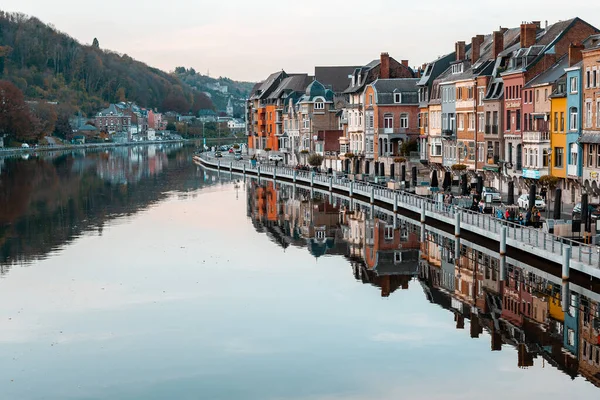 Rio Meuse Edifícios Coloridos Dinant Bélgica Outono — Fotografia de Stock