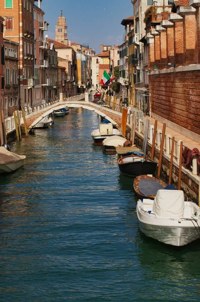 Primer Plano Canal Con Barcos Venecia Italia — Foto de Stock