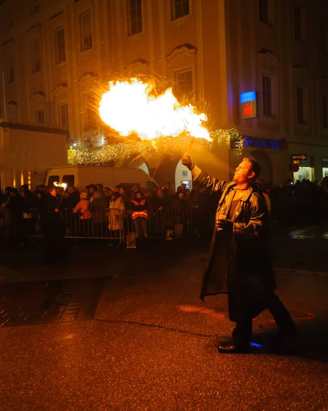 Een Close Van Het Traditionele Evenement Perchtenlauf Oude Stad — Stockfoto