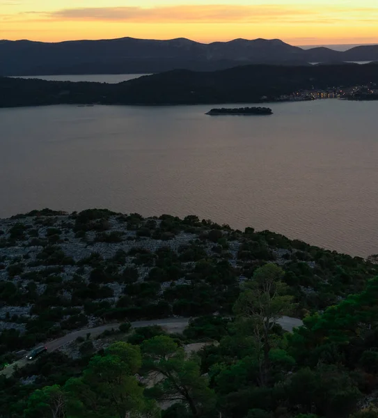Letecký Pohled Krásné Jezero Obklopené Horami Během Západu Slunce Chorvatsku — Stock fotografie
