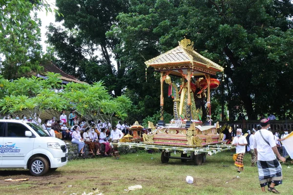 インドネシア バリでのナゲン ヒンドゥー伝統文化祭の祭典の様子 — ストック写真