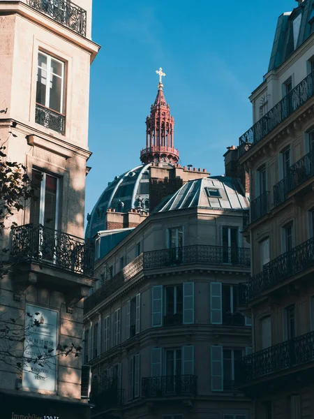 Una Hermosa Vista Iglesia Los Edificios Bajo Cielo Azul — Foto de Stock