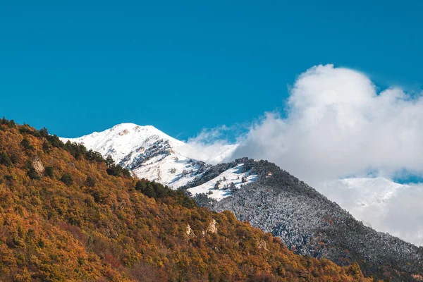 Een Prachtige Opname Van Een Landschap Onder Bewolkte Luchten Catalunya — Stockfoto