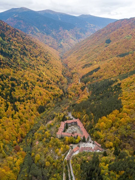 Een Verticale Opname Van Landelijke Huizen Langs Rila Bergketens Bulgarije — Stockfoto