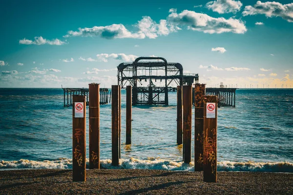 Brighton West Pier Omgiven Havet Blå Molnig Himmel Storbritannien — Stockfoto