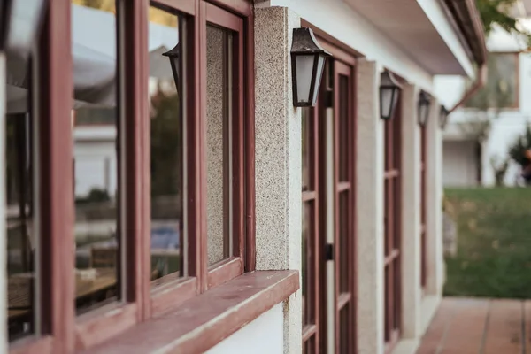 Vintage Lamp Brown Windows House Exterior — Stock Photo, Image