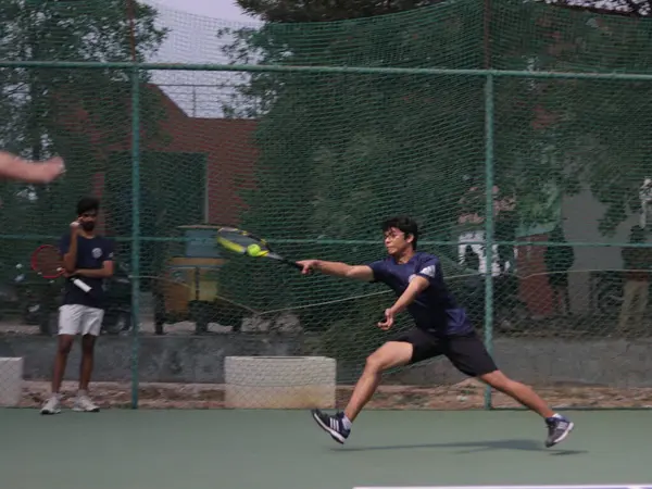 Primer Plano Jugador Tenis Golpeando Pelota — Foto de Stock