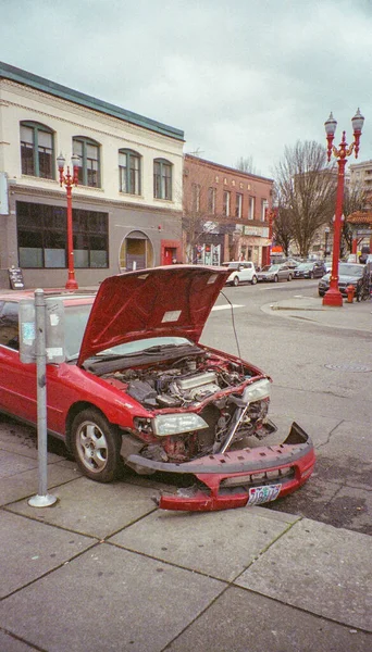 Vertical Shot Red Car Damaged Accident Chinatown — Stock Photo, Image