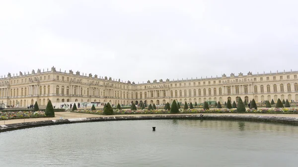 Zabytkowy Pałac Ogrody Wersalskie Pochmurny Dzień Paryżu Francja — Zdjęcie stockowe