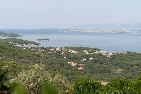 Přirozený Výhled Rozlehlou Pobřežní Krajinu Chorvatsku Pod Zataženou Oblohou — Stock fotografie