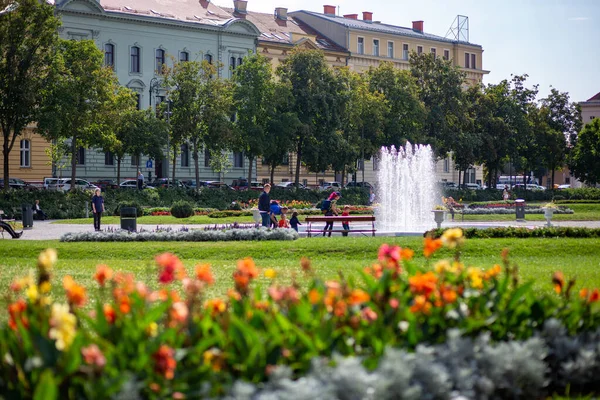 Hermoso Parque Flor Con Una Fuente Agua Centro Zagreb Croacia — Foto de Stock