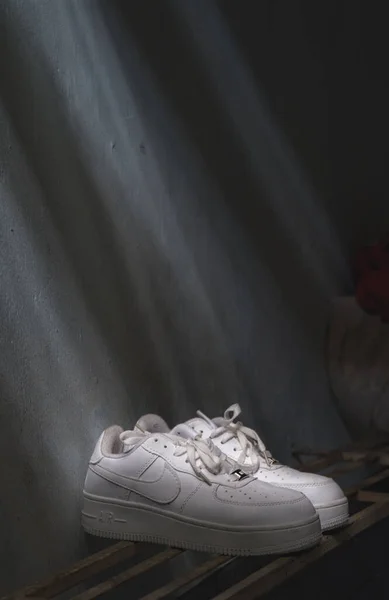 Nike Buty Niskie Oświetlenie Klucza — Zdjęcie stockowe