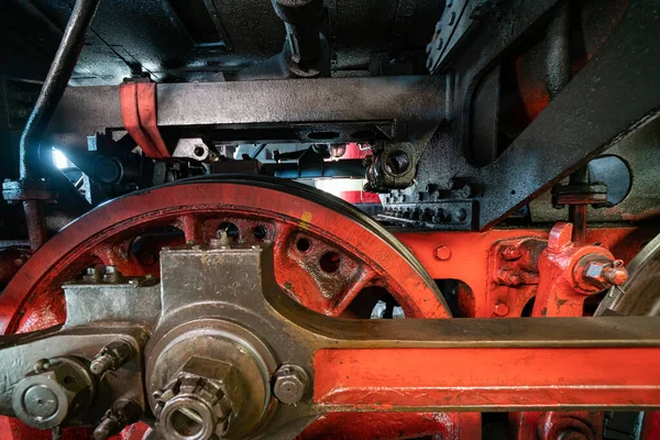 Closeup Shot Red Valve Gear Old Locomotive Greasy Rusty Steam — Stock Photo, Image