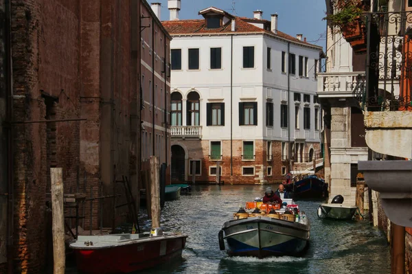Gros Plan Canal Avec Des Bateaux Venise Italie — Photo