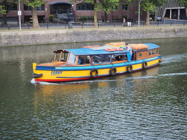 Barco Amarillo Flotando Río Bath Reino Unido — Foto de Stock