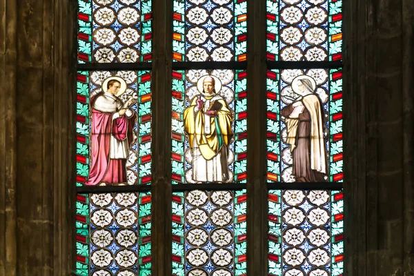 Kaunis Lasimaalauksia Vitus Katedraali Prahassa — kuvapankkivalokuva