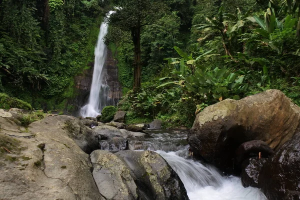 Beautiful Shot Waterfall Mountain — Zdjęcie stockowe