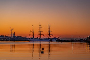 ABD Sahil Güvenlik Barque Eagle, Thames Nehri ağzında dinleniyor, New London, Connecticut