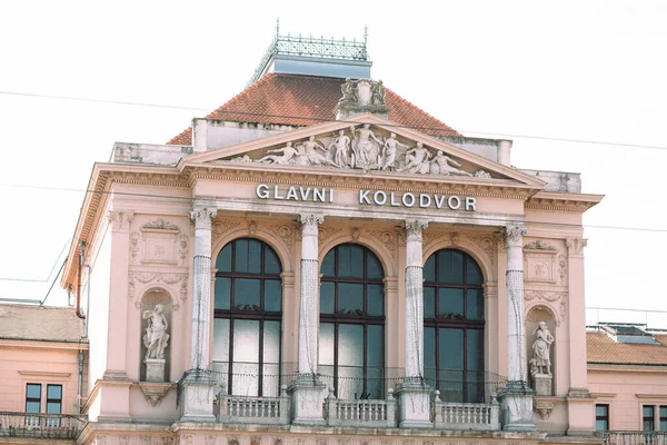 Eine Flache Aufnahme Des Bahnhofsgebäudes Glavni Kolodovor Zentrum Von Zagreb — Stockfoto