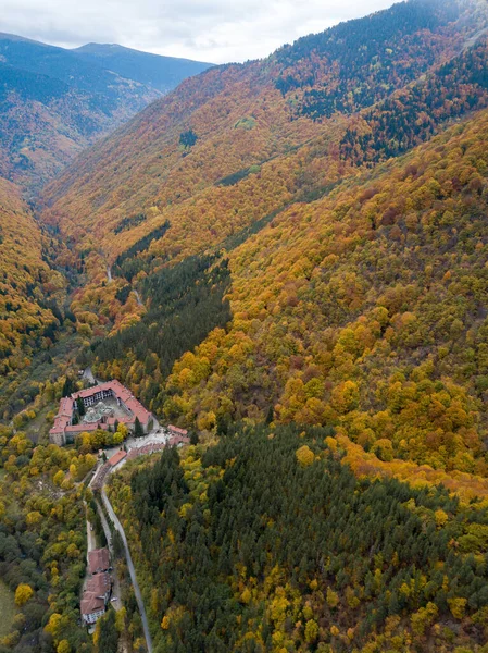 Een Verticale Opname Van Landelijke Huizen Langs Rila Bergketens Bulgarije — Stockfoto