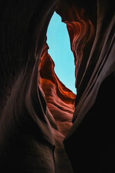 Plano Vertical Del Antelope Canyon Bajo Cielo Azul Lechee Arizona — Foto de Stock