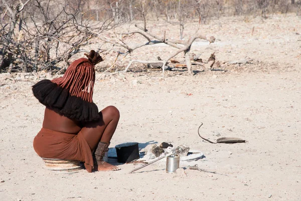 Woman Himba Tribe Sitting Sunlight Namibia — Stock Photo, Image