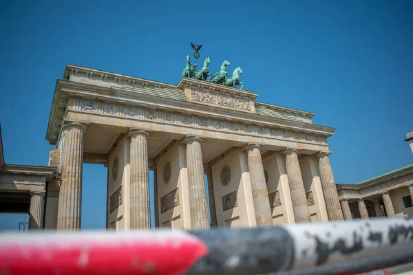Beroemde Brandenburger Tor Berlijn Tegen Een Blauwe Lucht Een Zonnige — Stockfoto