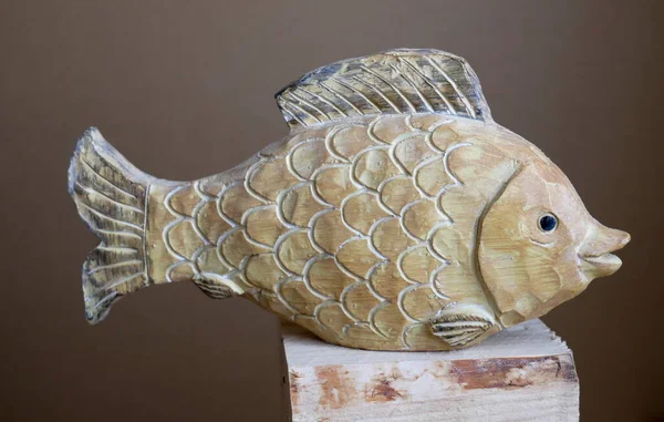Крупный План Деревянной Рыбы Ручной Работы — стоковое фото