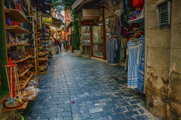 ギリシャのロドスの旧市街の通り日中 — ストック写真