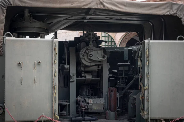 รายละเอ ยดภายในของยานพาหนะทางทหารท งเก บเคล อนแบบจ าลอง Howitzer — ภาพถ่ายสต็อก