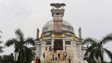 Dhauli Santi Stupa, bir barış anıtıdır. Bhubaneswar, Hindistan