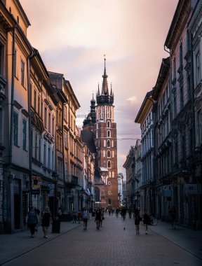 Polonya, Krakow 'daki Ana Pazar' ın dikey çekimi