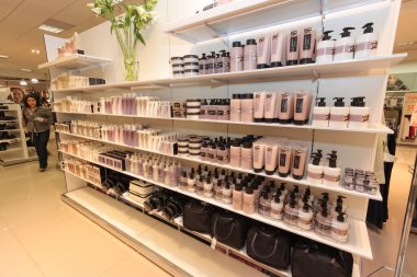 Woolworths giyim mağazasına yakın çekim.