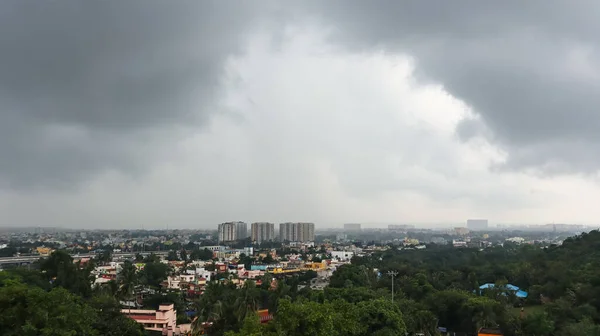 在阴郁的天空下 印度布巴内斯战争的城市美景 — 图库照片