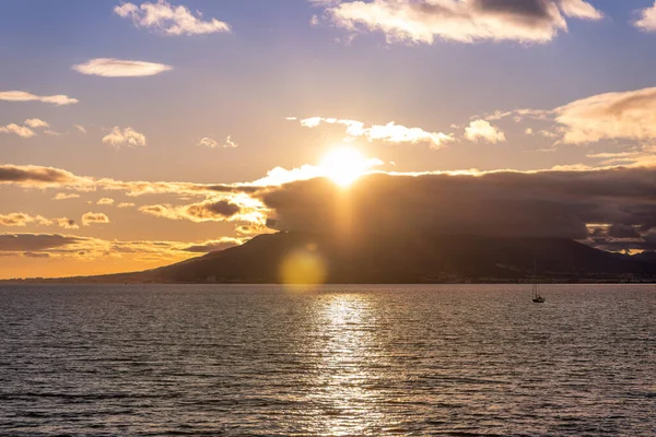 夕日の海の水に反射する太陽の景色 — ストック写真