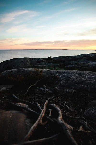 Tiro Vertical Pôr Sol Costa Sul Helsinki Area Kirkkonummi Finlândia — Fotografia de Stock