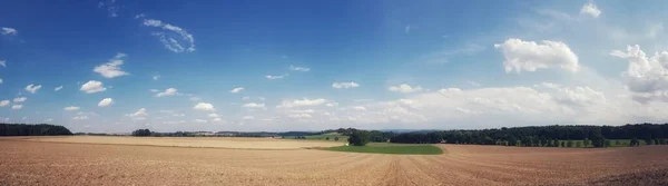 Панорамный Вид Землю Облачным Небом — стоковое фото