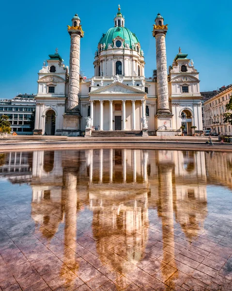 Colpo Verticale Della Chiesa Karlskirche Vienna Austria — Foto Stock