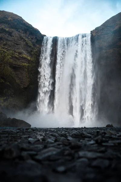 Festői Kilátás Nyílik Skogafoss Vízesés Skoga Folyó Ellen Kék Egy — Stock Fotó