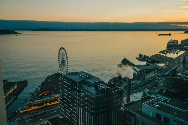Flygbild Höga Byggnaderna Solnedgången Seattle City — Stockfoto