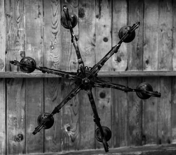 Une Échelle Gris Parapluie Sur Fond Porte Bois — Photo