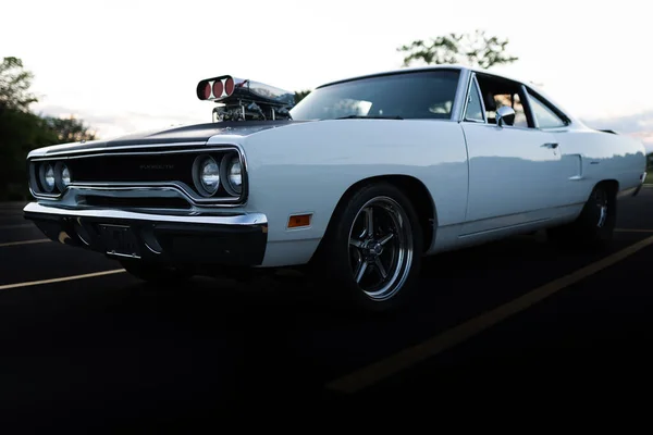 Low Angle Shot Retro Car — Stock Photo, Image