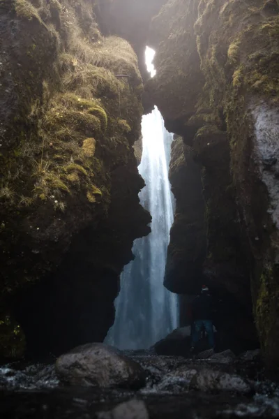 Vertikální Záběr Malého Vodopádu Islandu — Stock fotografie