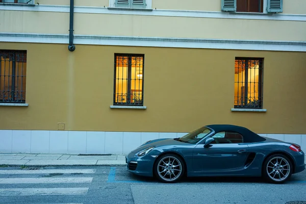 Egy Porsche Boxter Parkolt Egy Utcán Cremona Olaszország — Stock Fotó