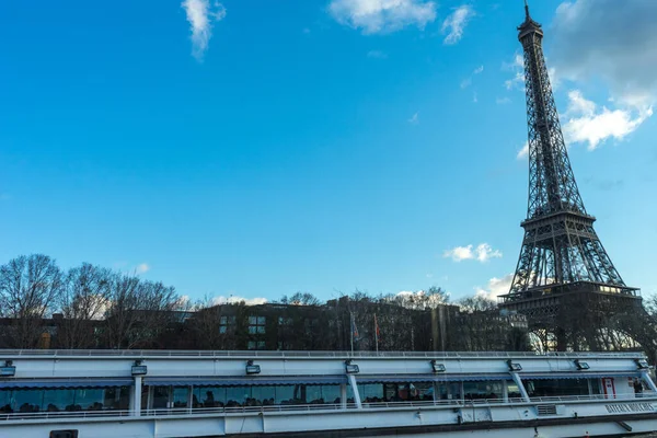 Una Vista Sull Incantevole Torre Eiffel Sullo Skyline Della Città — Foto Stock