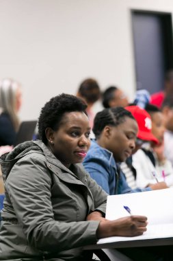 Johannesburg, Güney Afrika 'da bir iş konferansına katılan delegelerin dikey çekimi.