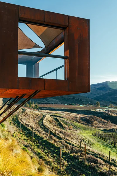 Vertical Shot Modern Building Next Vineyard Otago New Zealand — Stock Photo, Image