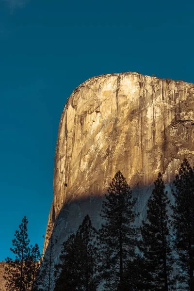 Vertical Shot Huge Cliff Background Sky — Stock Photo, Image